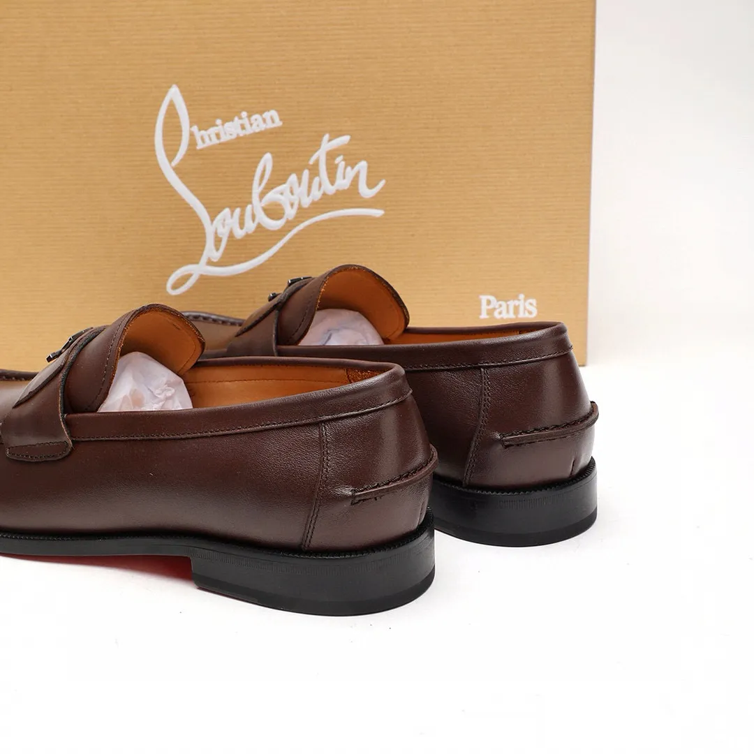 Batch 1,080 yuan 💰••New real shots••CL～High-end men’s 👔casual•loafers with red soles! ••🆑Genuine and top-quality goods from original orders ••✅💯 Purchase goods from top-quality original orders! Original imported patterned cowhide ➕Imported cowhide lining ➕Cowhide feet ➕Original leather outsole~🉑️Feel free to compare the authentic ones! Size: 38-44 (45.46.47 can be customized)